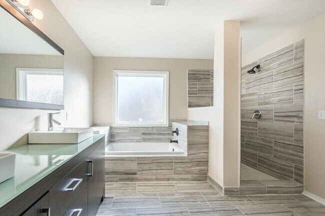 Building Photo - 10540 Windsor Park Dr