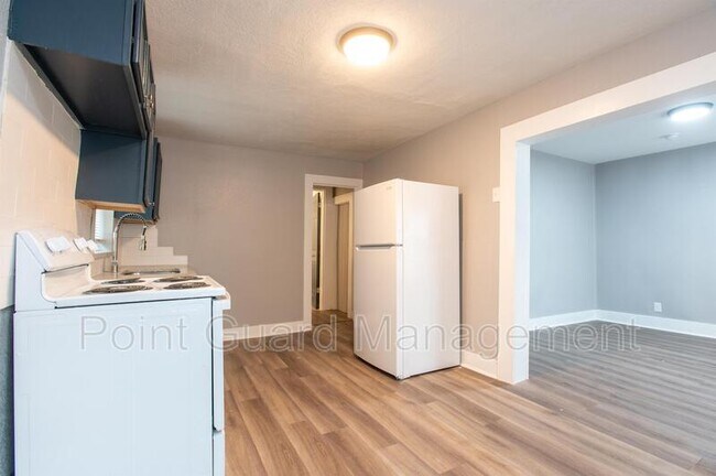 Building Photo - 623-627 S. Hydraulic - 2