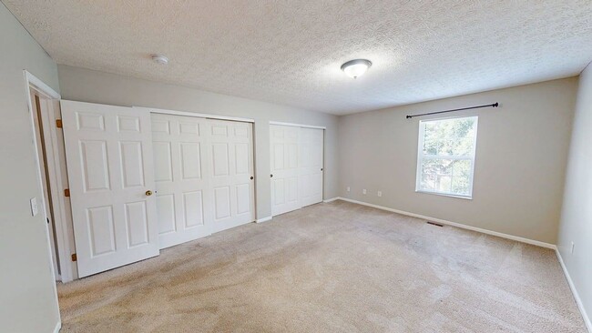 Building Photo - 6752 Lagrange Dr
