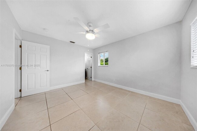 Building Photo - 8801 SW 17th St
