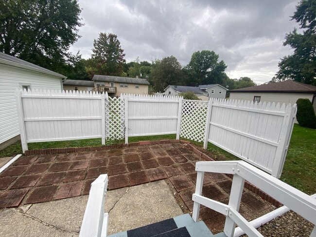 Building Photo - 343 Beverly Hills Dr