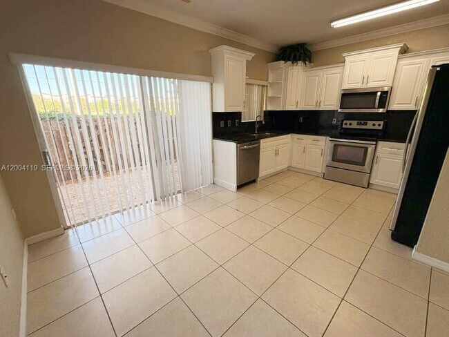 Building Photo - 8361 NW 107 Ct