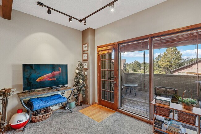 Building Photo - 2650 Valley View Dr