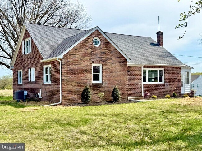 Building Photo - 330 Gilbertsville Rd