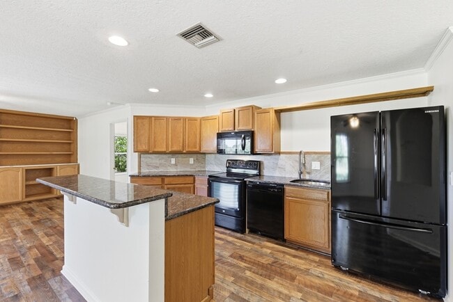 Building Photo - 13205 Mountain View