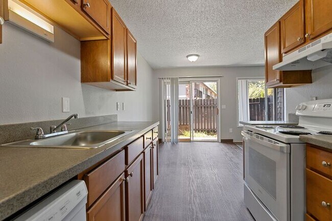 Building Photo - Lovely 2bed/1bath Available Now! Pets OK! Call For Info!