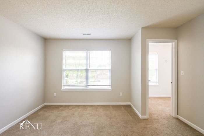 Building Photo - 19307 Fox Chase Dr