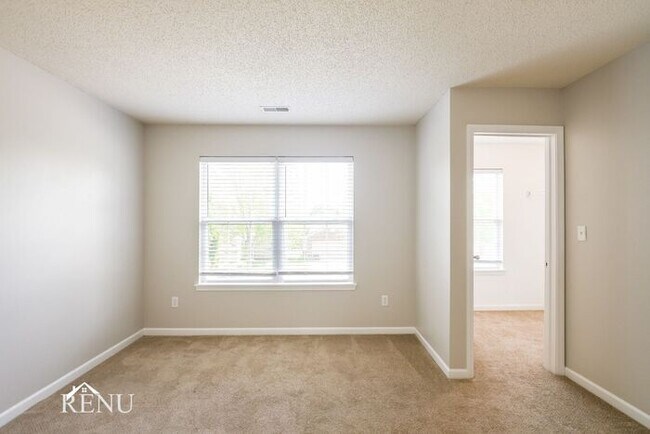 Building Photo - 19307 Fox Chase Dr