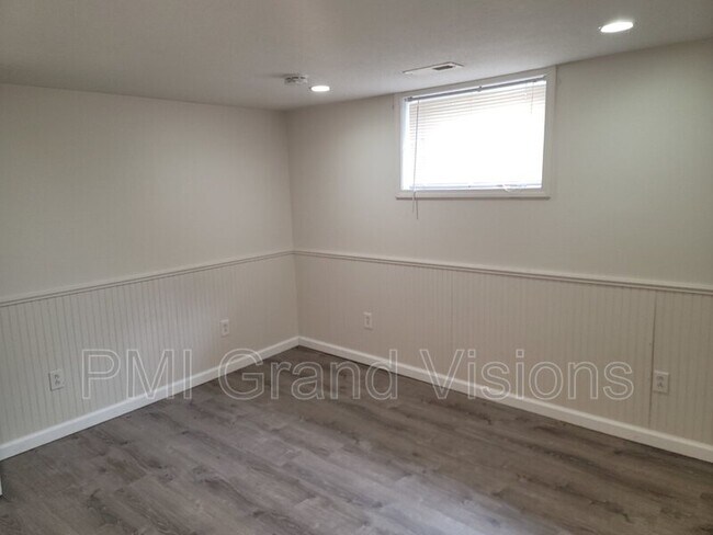 Building Photo - 1060 2nd St