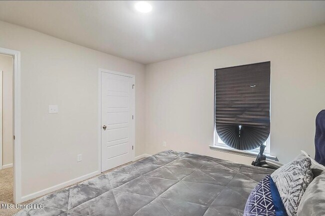 Building Photo - 2520 Esplanade St