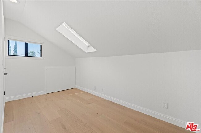 Building Photo - 6443 Matilija Ave