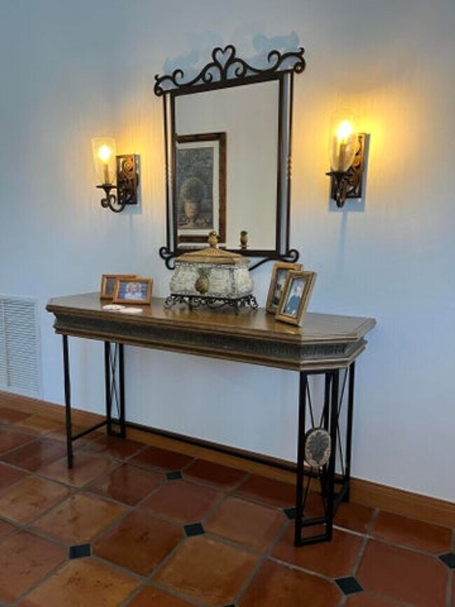 Building Photo - 103 Olympus Cir