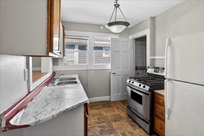 Building Photo - 1011 Lasalle St