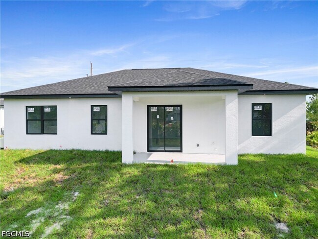 Building Photo - 3175 Sunshine Blvd N