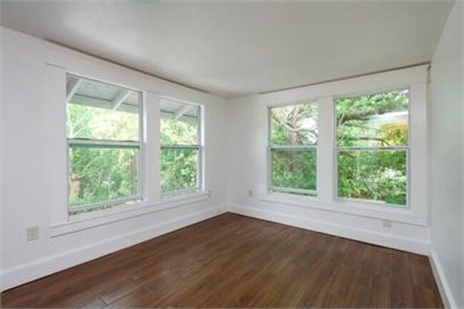 Building Photo - CHARMING 2 BEDROOM, 1 BATH HOME WITH SPACI...