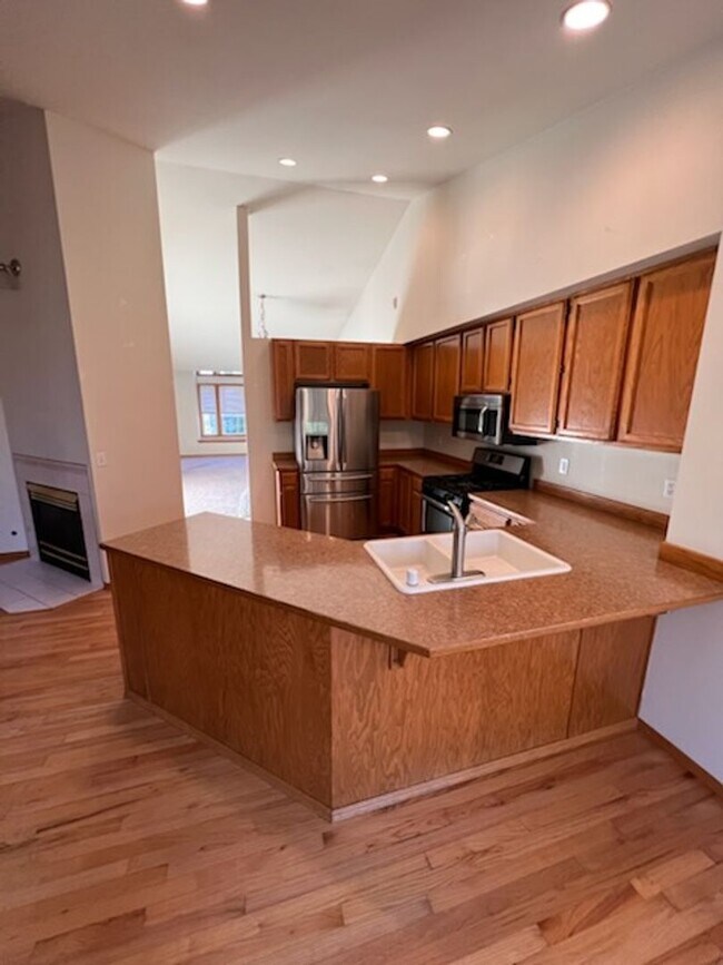 Building Photo - Lake Louise Gem