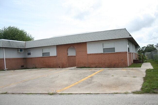 Building Photo - 1215 Skyview Blvd