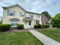 Building Photo - 4 Bedroom 2.5 Bath