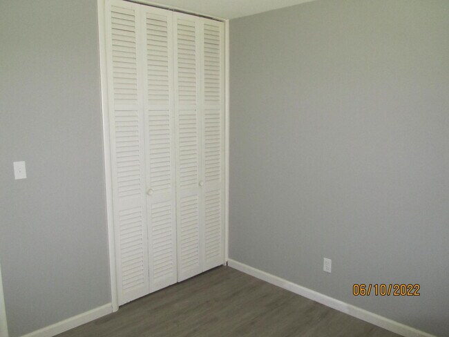 Building Photo - 5289 Eisenhower Rd