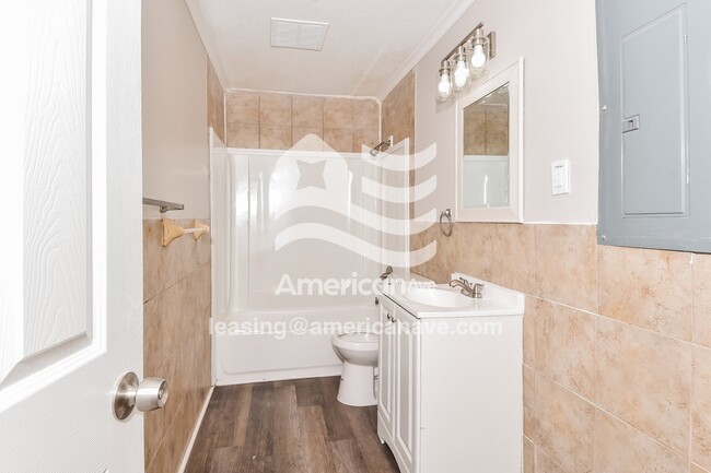 Building Photo - 4017 Tavineer Dr