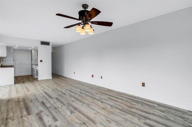 Building Photo - 285 NE 191st St