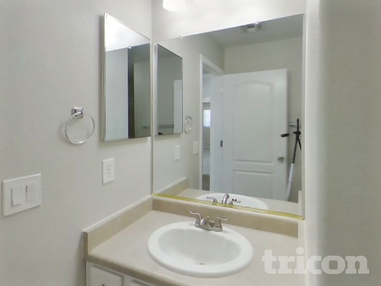 Building Photo - 4151 E Aragonite Ln