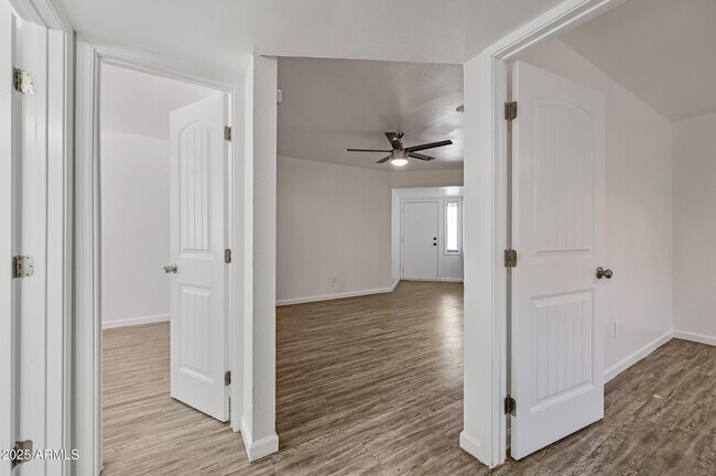 Building Photo - 1744 W Glendale Ave