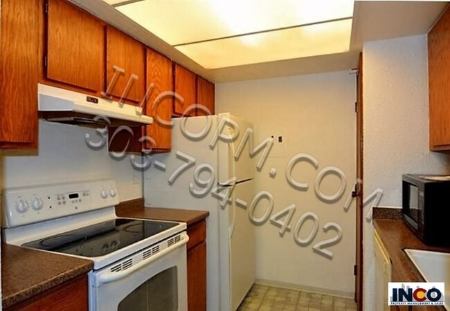 Building Photo - Top floor one bedroom condo with carport!!!