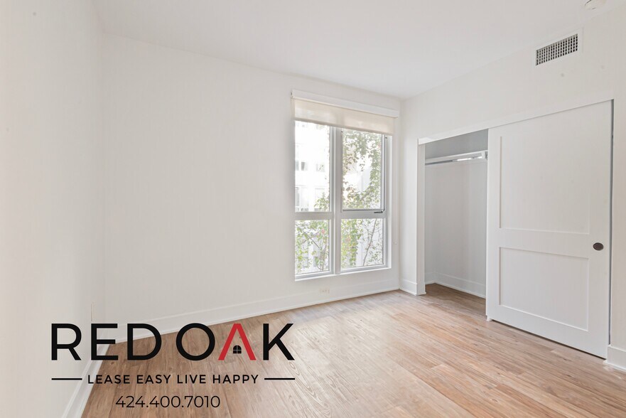 Building Photo - 1168 S Barrington Ave