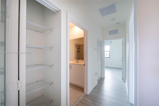 Building Photo - 1928 SW 5th Blvd