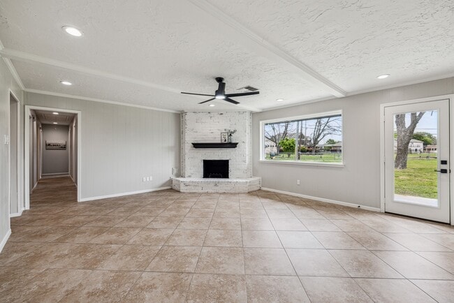 Building Photo - 8414 N Tahoe Dr