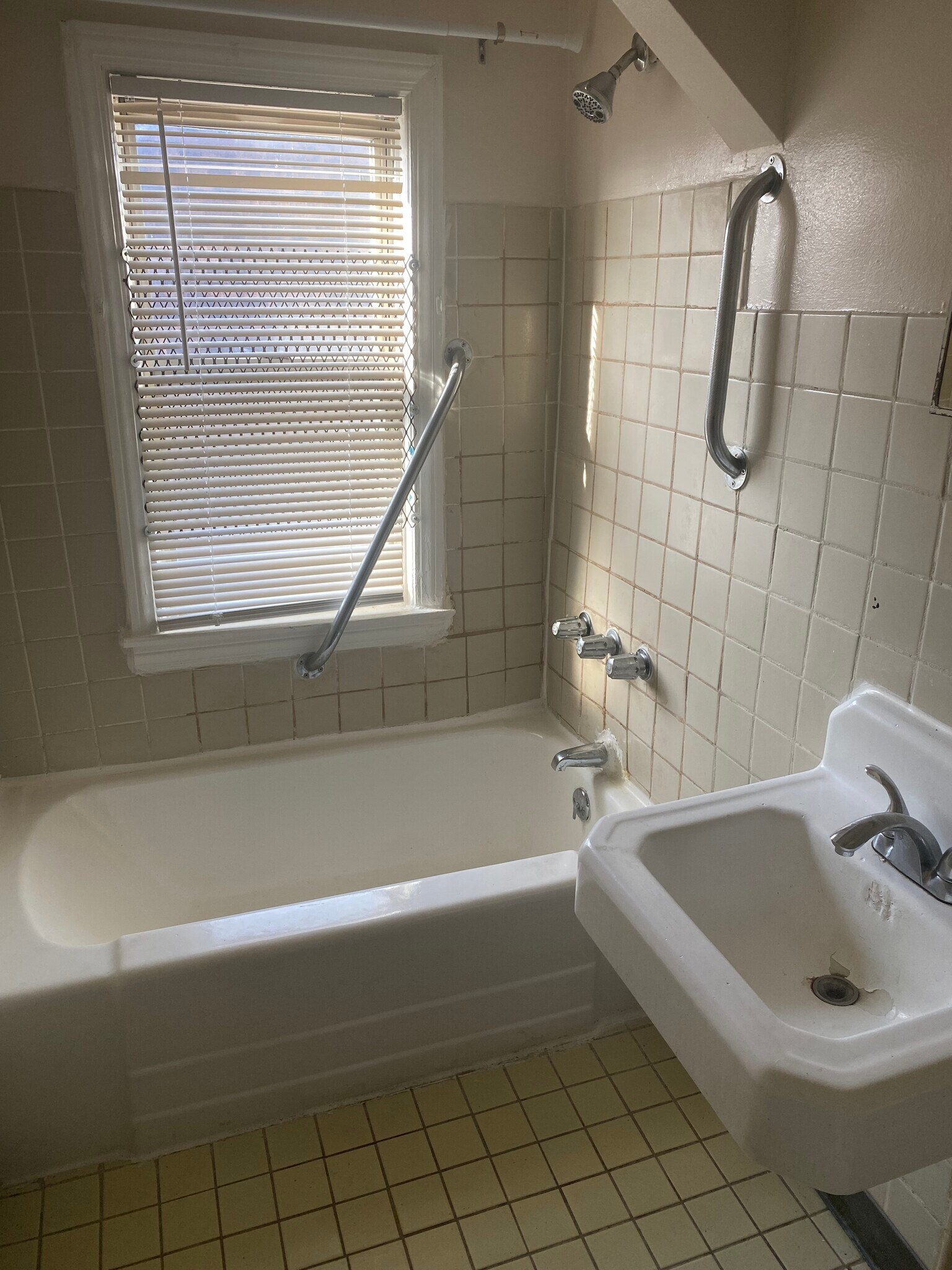 Building Photo - 5134 Caniff Ave