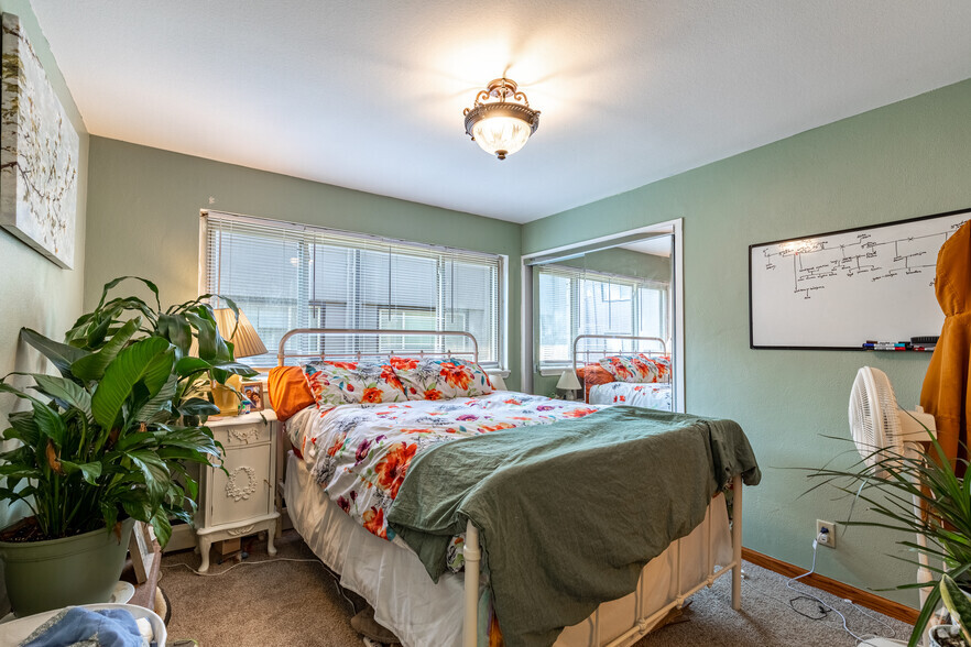 Primary Photo - Stadium Village Apartments