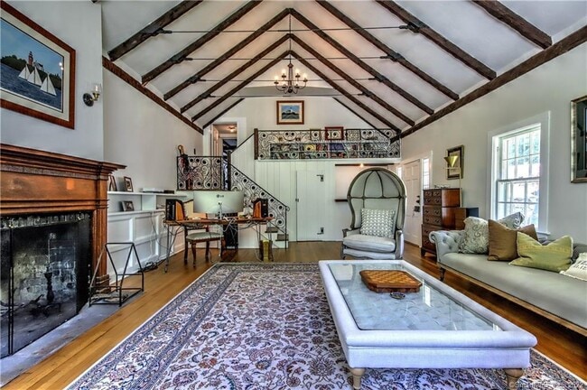 Building Photo - 96 Kings Hwy N