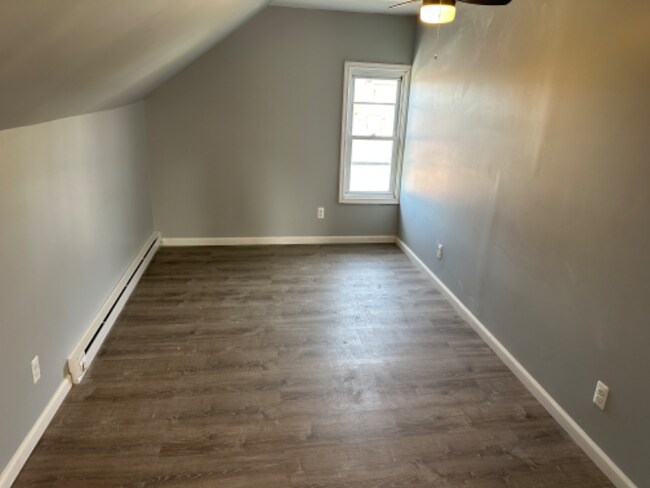 Building Photo - 618 Gibbons St