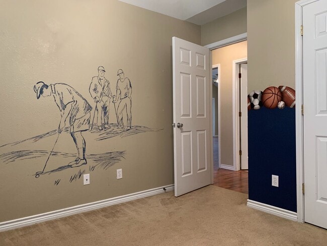 Building Photo - 8811 Laurel Ridge