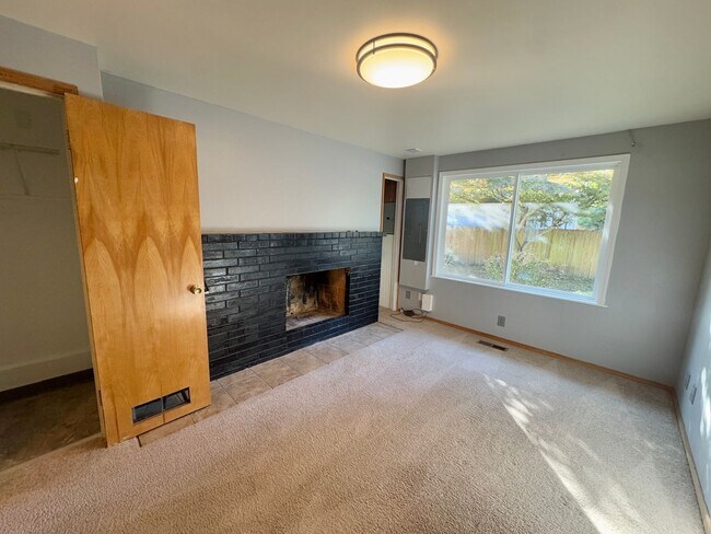 Building Photo - Must See Rambler!