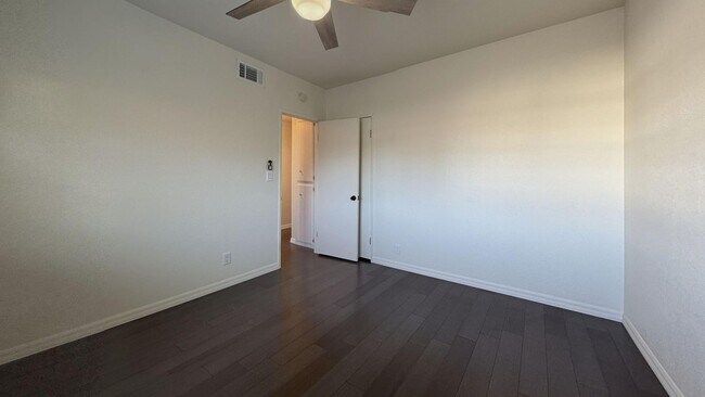 Building Photo - 1054 W Clifton Ave