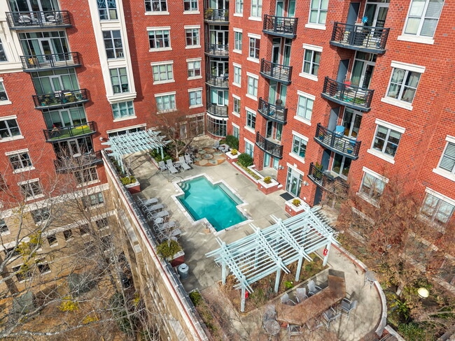 Building Photo - 618 N Boylan Ave