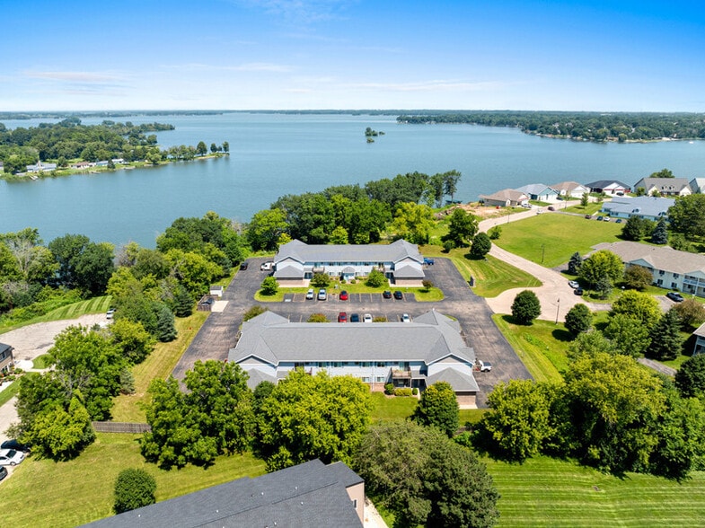 Building Photo - Lakeside Estates Apartments