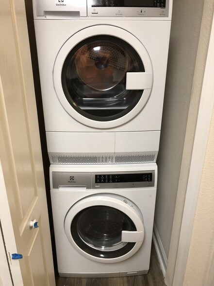 Building Photo - 4959 Key Lime Dr