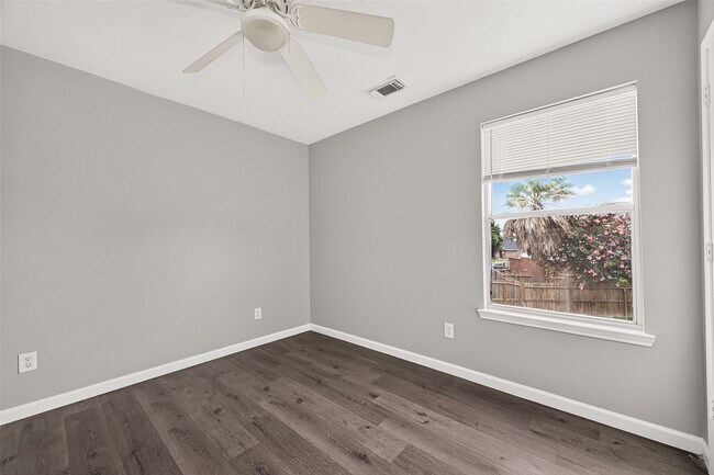 Building Photo - 19451 Nasworthy Dr