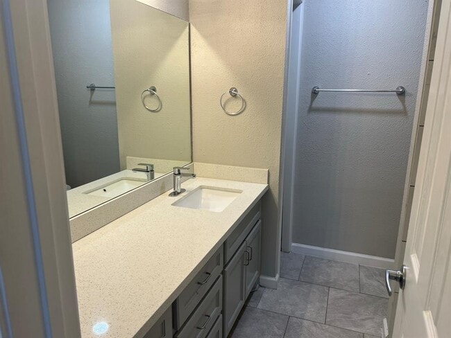 Building Photo - 5550 N Braeswood Blvd