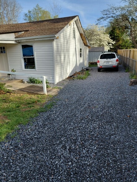 Building Photo - 102 Rock Church St