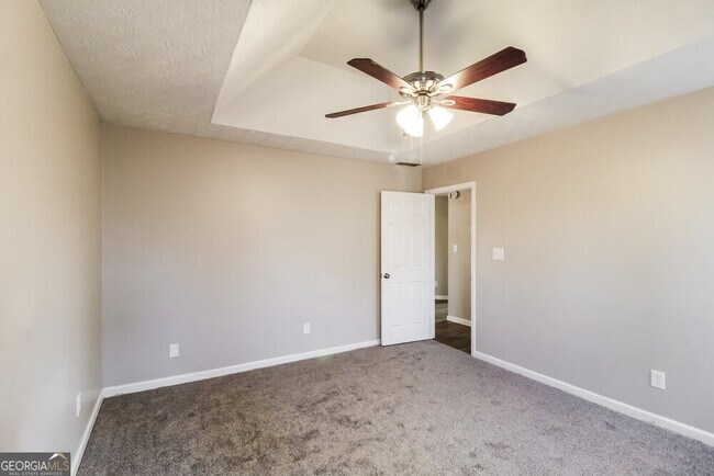 Building Photo - 1376 Trafalgar Way