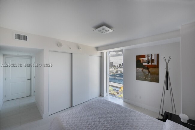 Building Photo - 400 Sunny Isles Blvd