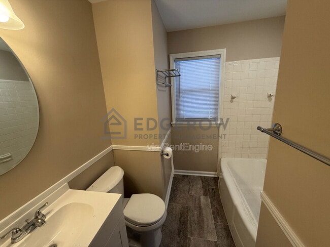 Building Photo - 740 Lyles St SE