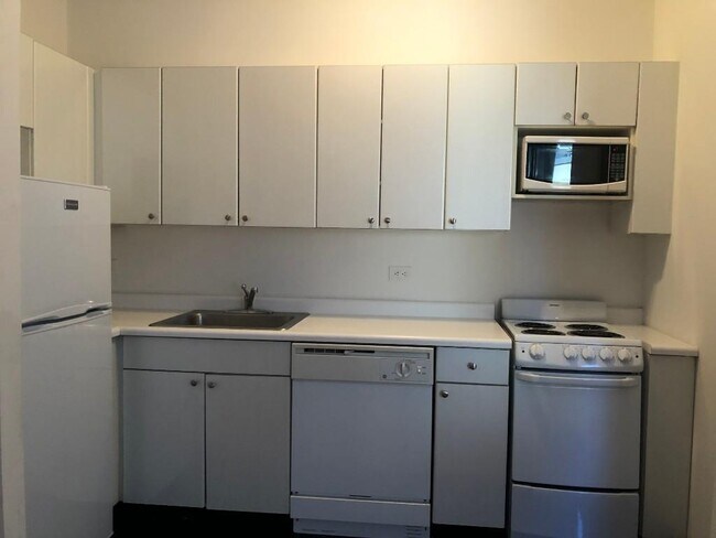 Building Photo - 344 3rd Ave