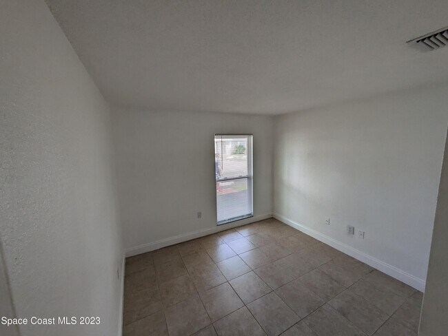 Building Photo - 3645 Barna Ave