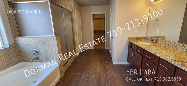 Building Photo - Single Family with Chef Kitchen